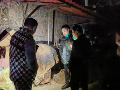 株洲市生態(tài)環(huán)境局荷塘分局開(kāi)展國控空氣監測站四中點(diǎn)位周邊巡查工作